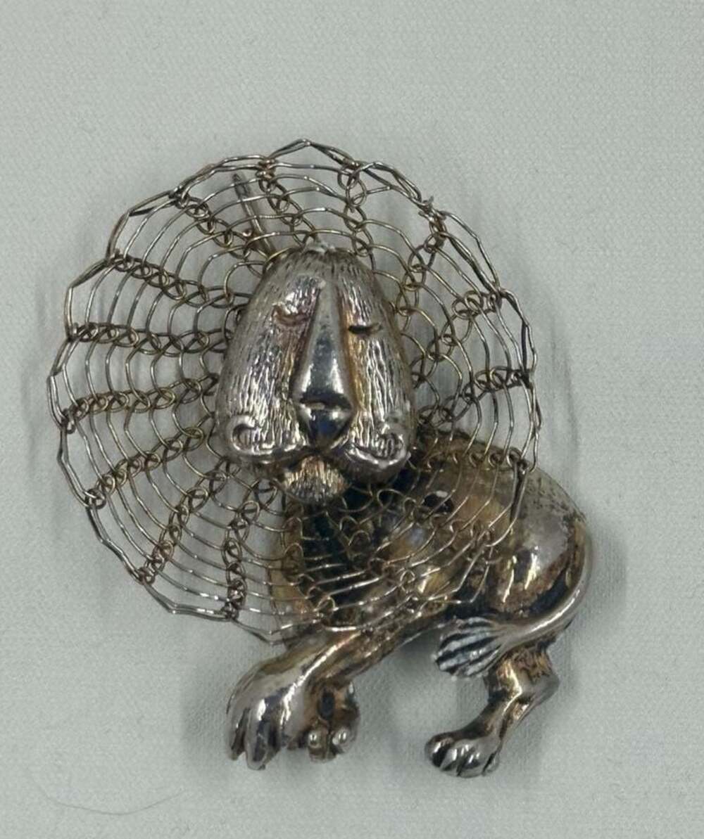 Vintage Jeanne Silver Tone Dimensional Lion Brooch with Wire Mane